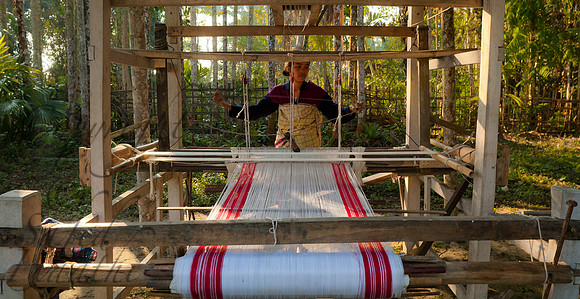 Thai Phake lady weaving