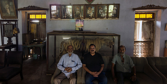 mah-GUJ-sayla-thakur-family-3