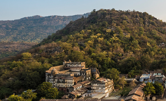 Y-pal-GUJ-danta-oldpalace-1