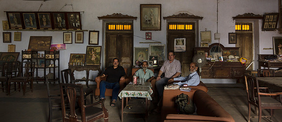 mah-GUJ-sayla-thakur-family-2