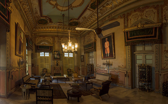 pal-GUJ-wadhwan-rajmahal-drawingroom-1