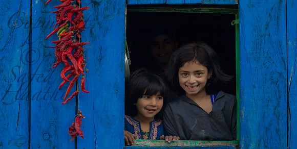 peo-J&K-dal-fishingvillage-girls-1 Kopie