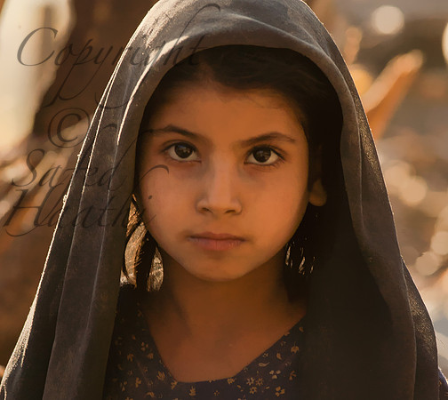 pe0-J&K-lolab-girl-hilltop-1 Kopie