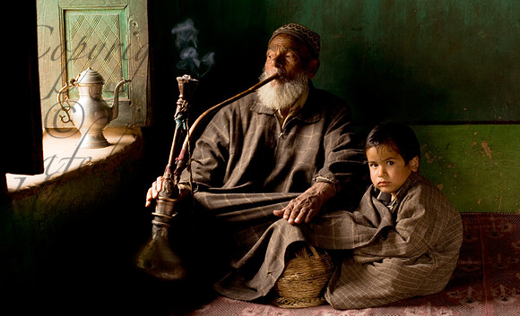 peo-J&K-man-boy-hukka