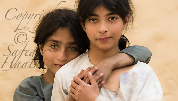 peo-J&K-verinag-girls-greeneyes-1 Kopie