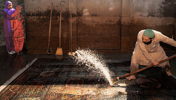 wor-J&K-srinagar-carpetwashing-1 Kopie