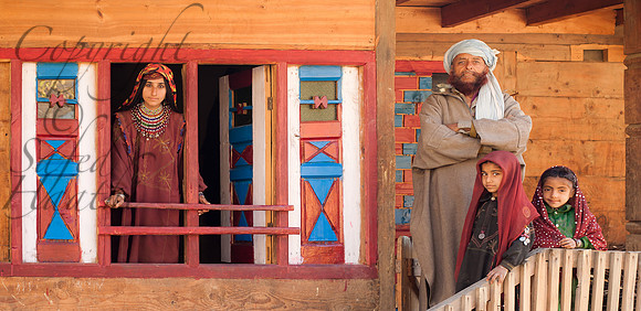 peo-J&K-kalaroos-gujjar-family-1 Kopie