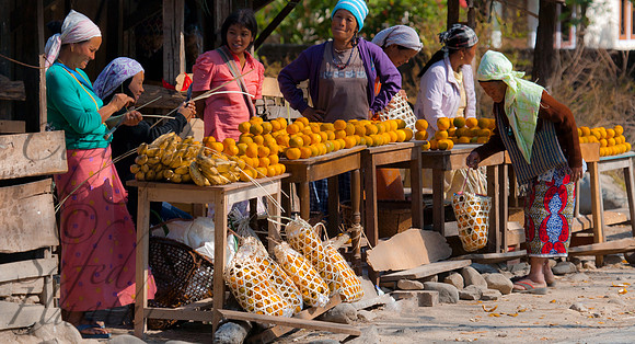 Makeshift market in Tenga