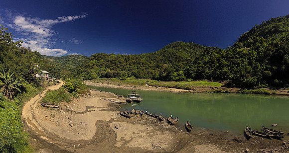 Crossing the Chimtuipuiriver in Mizoram